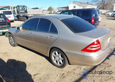 2002 Mercedes-Benz C 240 z USA, uszkodzony, nr VIN WDBRF61J62F199005